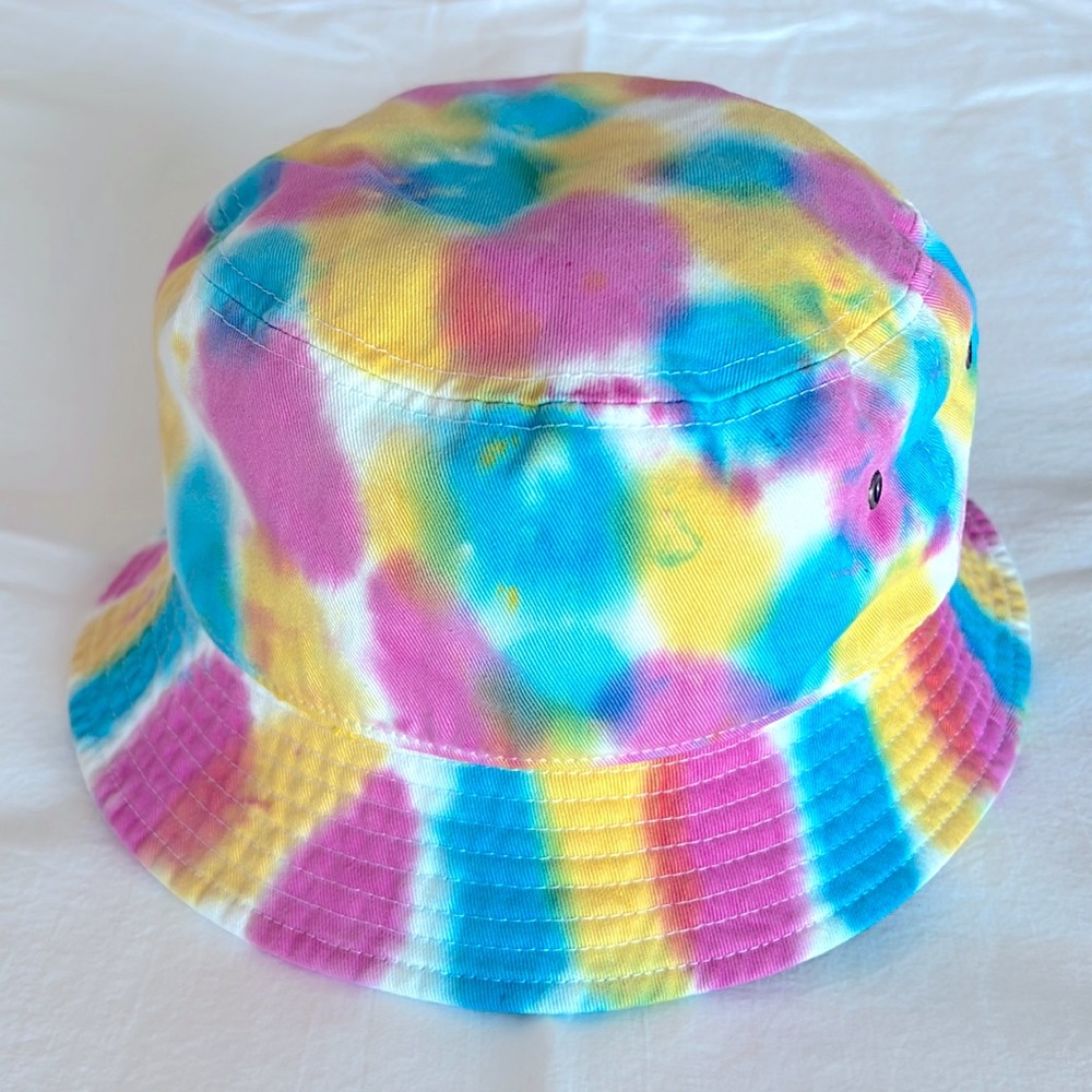 NWOT Tie Dye Bucket Hat